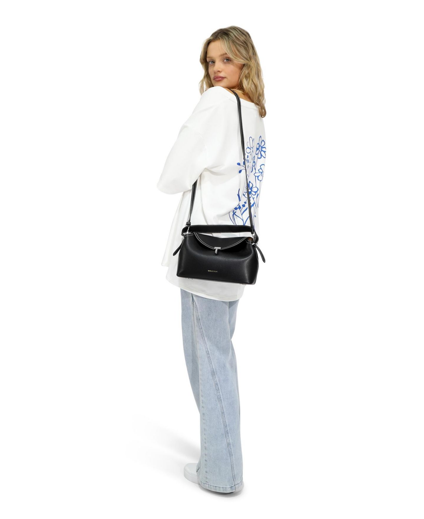Женская футболка Belle & Bloom Back To Bloom Oversized Tee V-Neck Floral-Print, цвет: Белый — фото 5