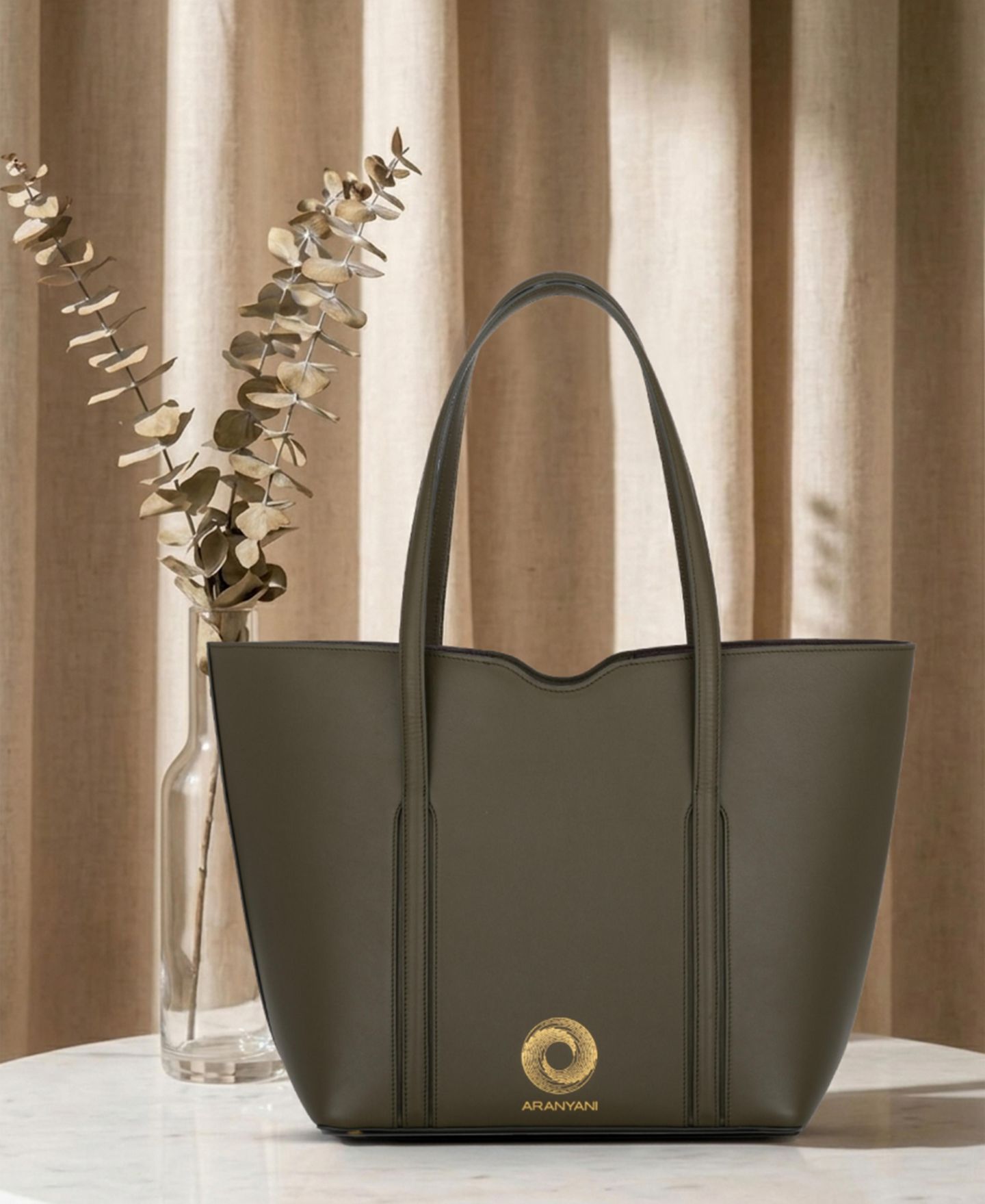 Женская сумка Aranyani Amala Magnetic Tote, цвет: Глубокий тёмно-зелёный — фото 3