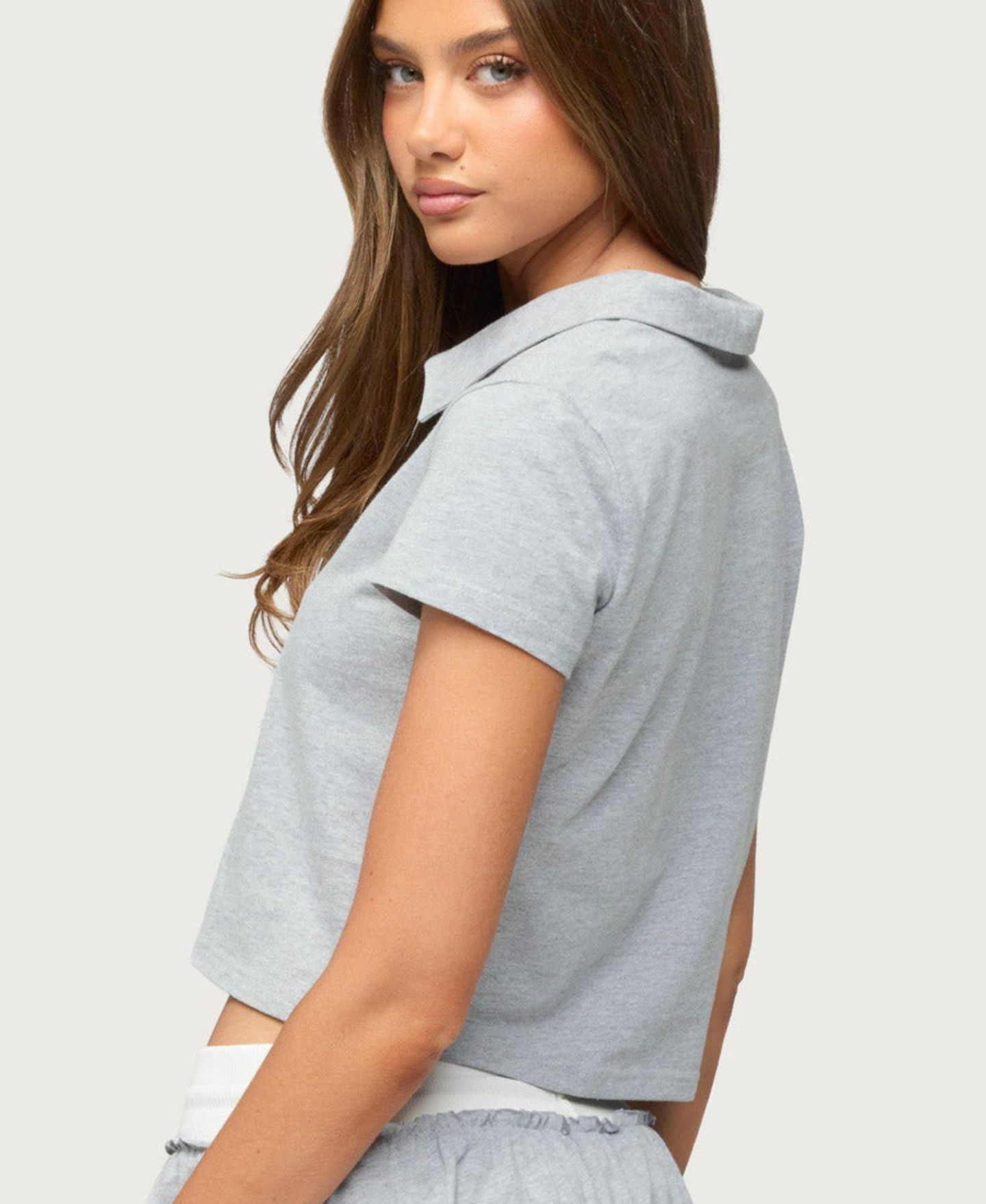 Женский топ Edikted Tenney Cropped Polo, цвет: Серый меланжевый — фото 2