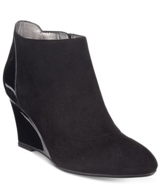 bandolino wedge boots