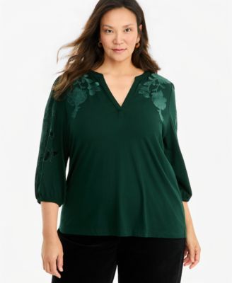 Plus Size 3/4-Sleeve Velvet Applique Top