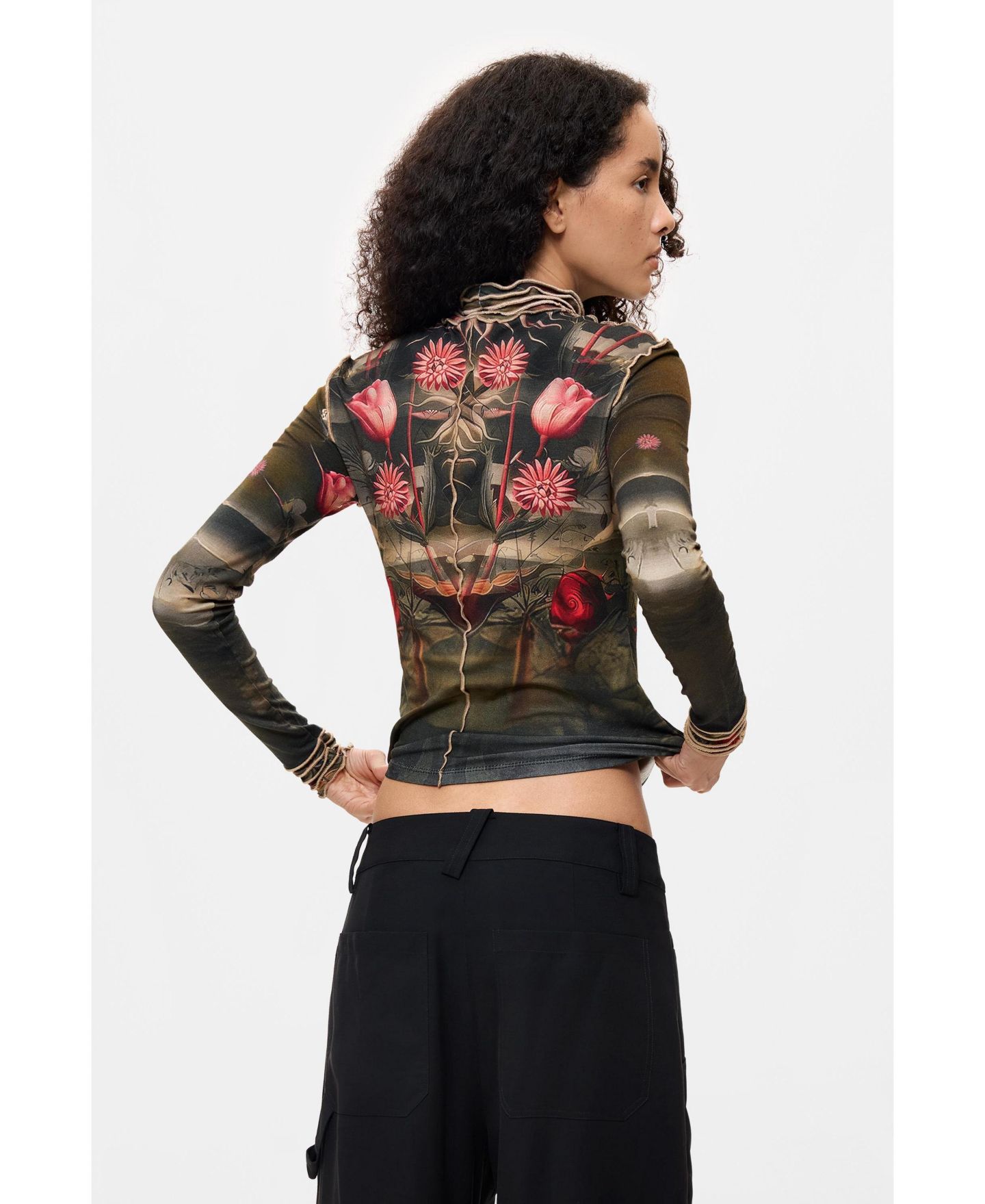 Женская футболка Desigual High Neck Cropped Long-Sleeve, цвет: Чёрный — фото 4