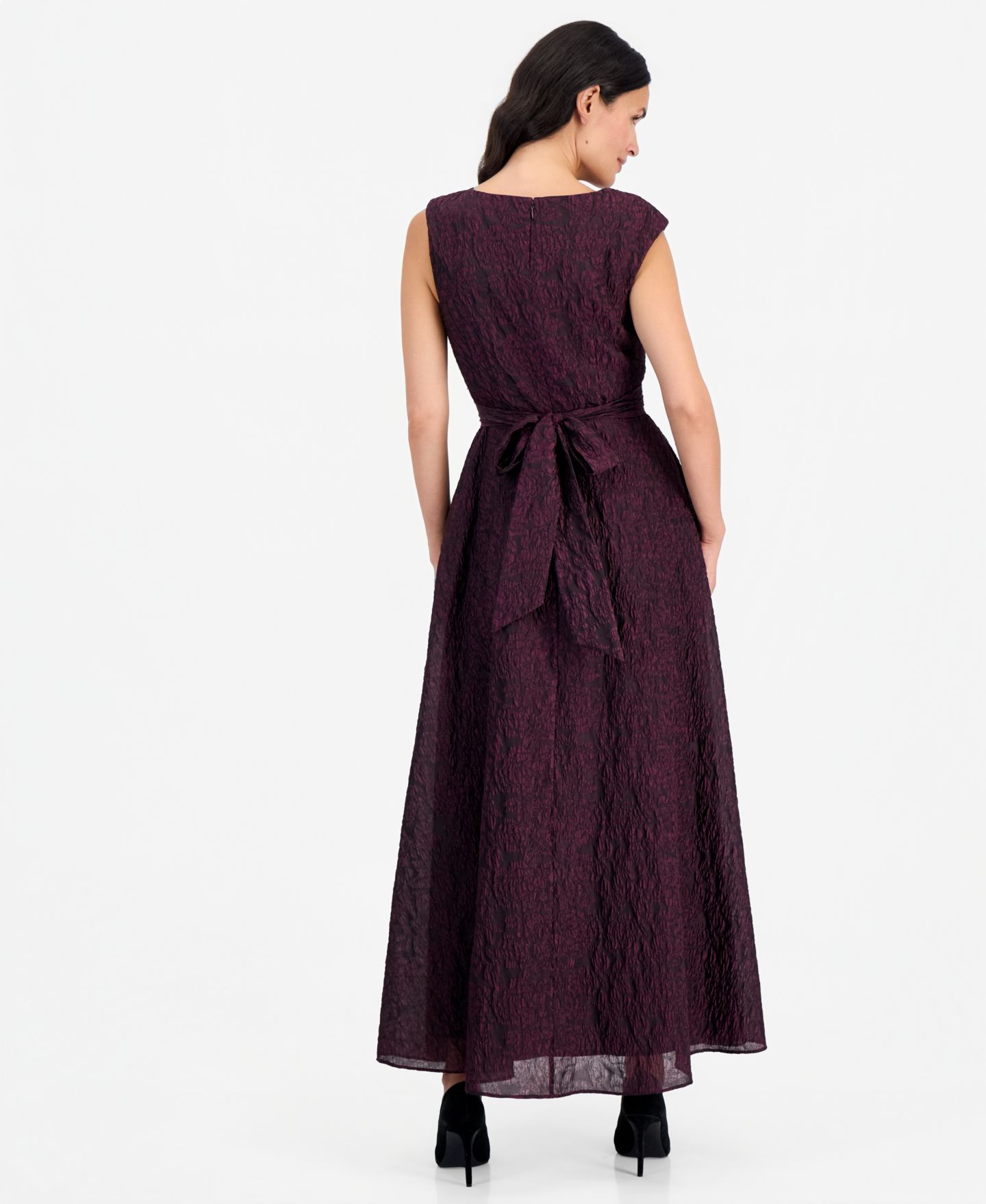 Женские платья Tahari Beaded Crinkle Boat Neck Gown, цвет: Сливовый — фото 2