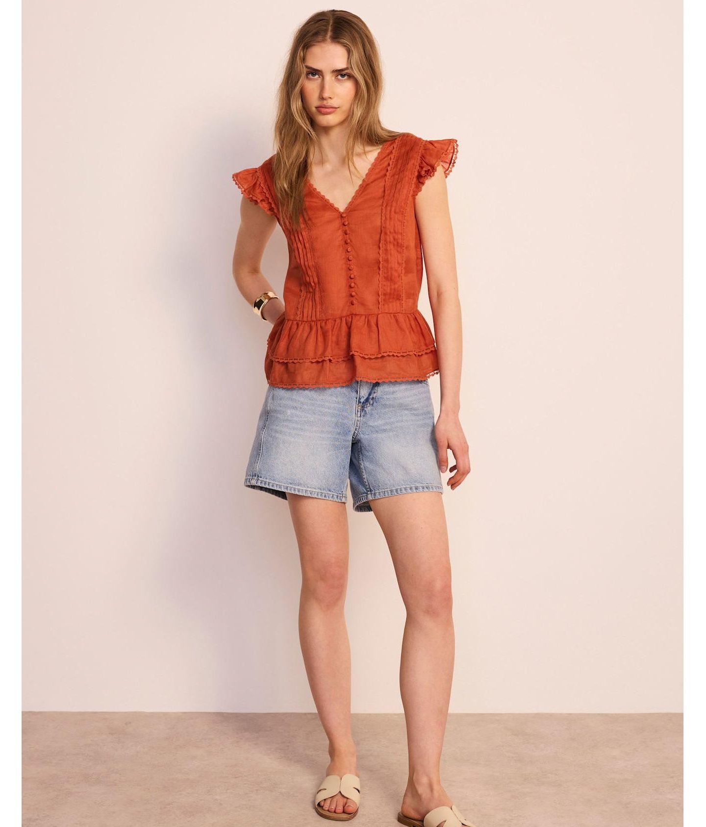 Женская блузка Mint Velvet V-Neck Ruffle Sleeveless Ramie, цвет: Оранжевый — фото 5