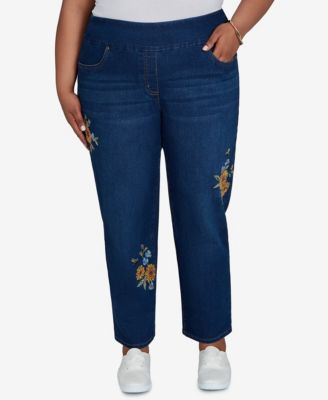 Plus Size Pull-On Cropped Denim Pants