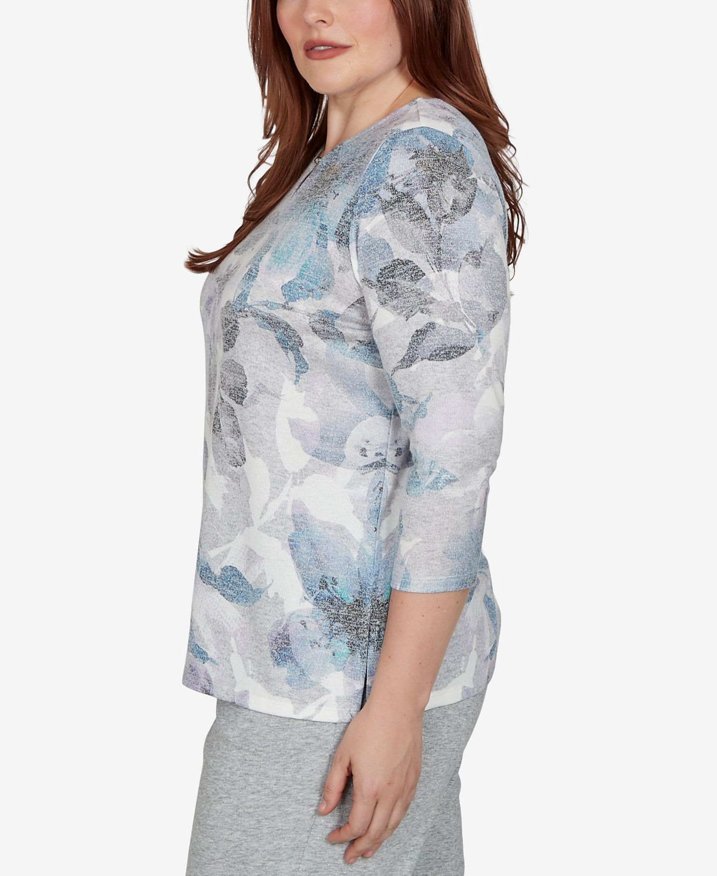 Женский топ Alfred Dunner Petite Keyhole Neck 3/4-Sleeve Floral-Print Knit, цвет: Синий разноцветный — фото 4