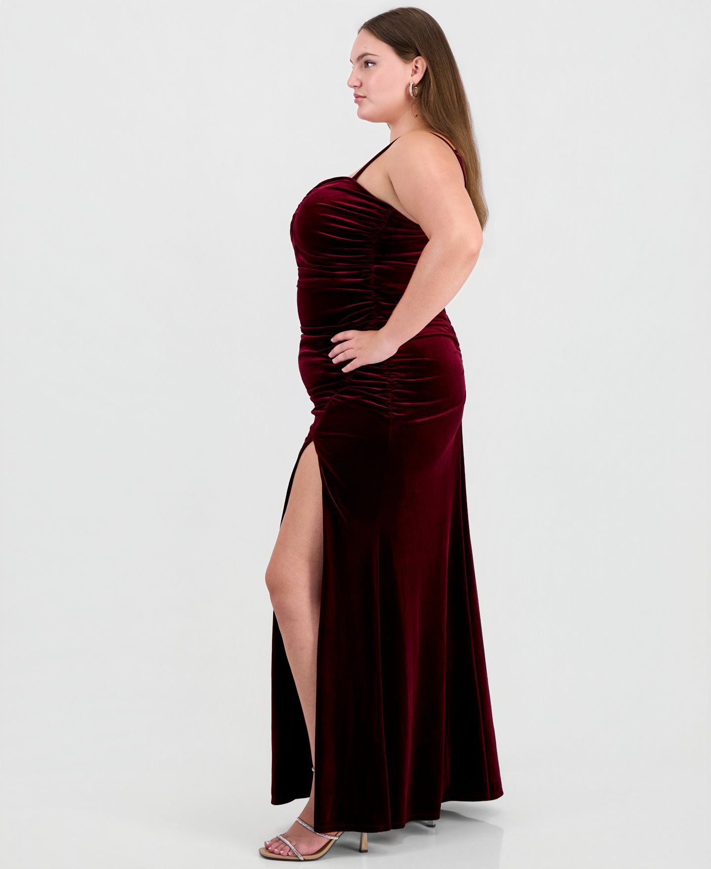 Женское платье City Studios Plus Size Velvet Ruched Sweetheart Neckline Gown, цвет: Каберне — фото 5