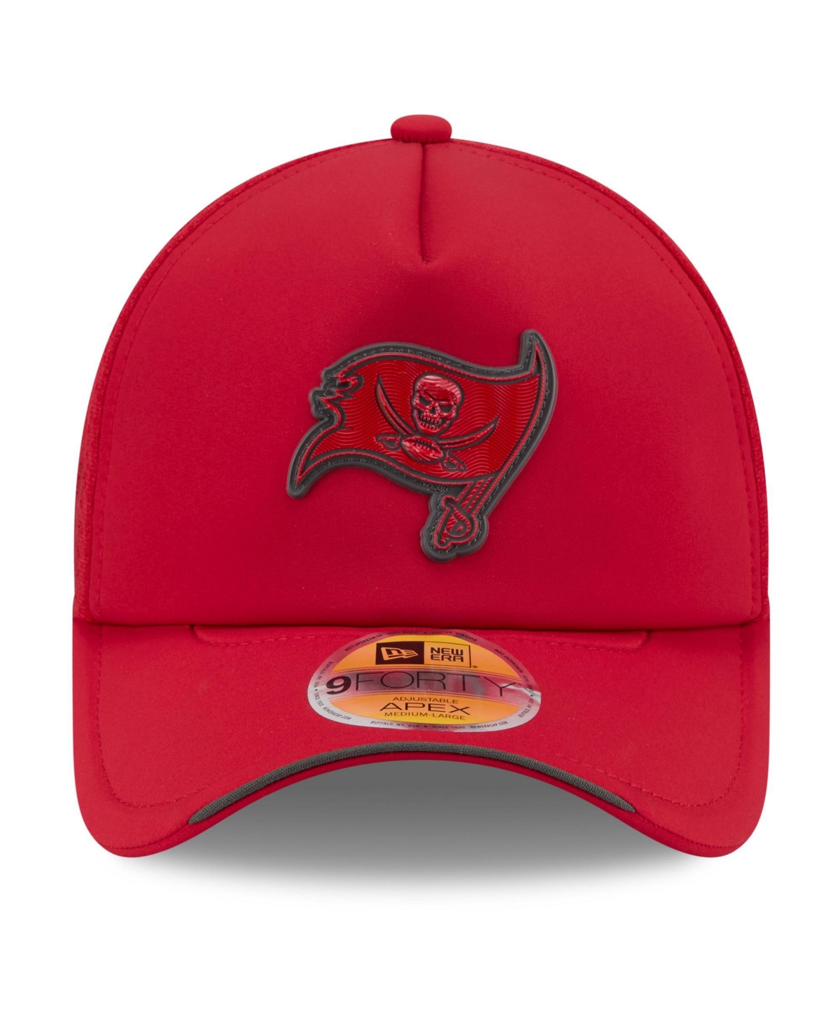 New Era Men's Red Tampa Bay Buccaneers 2026 Sideline Apex 9FORTY Adjustable Trucker Hat