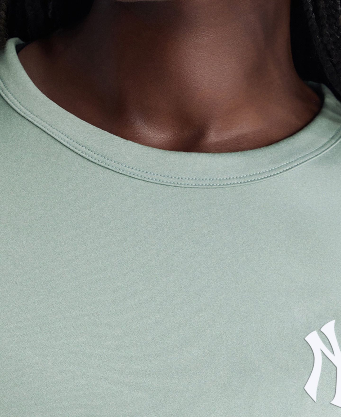 Женская футболка Fanatics Sage Green New York Yankees Clutch — фото 2