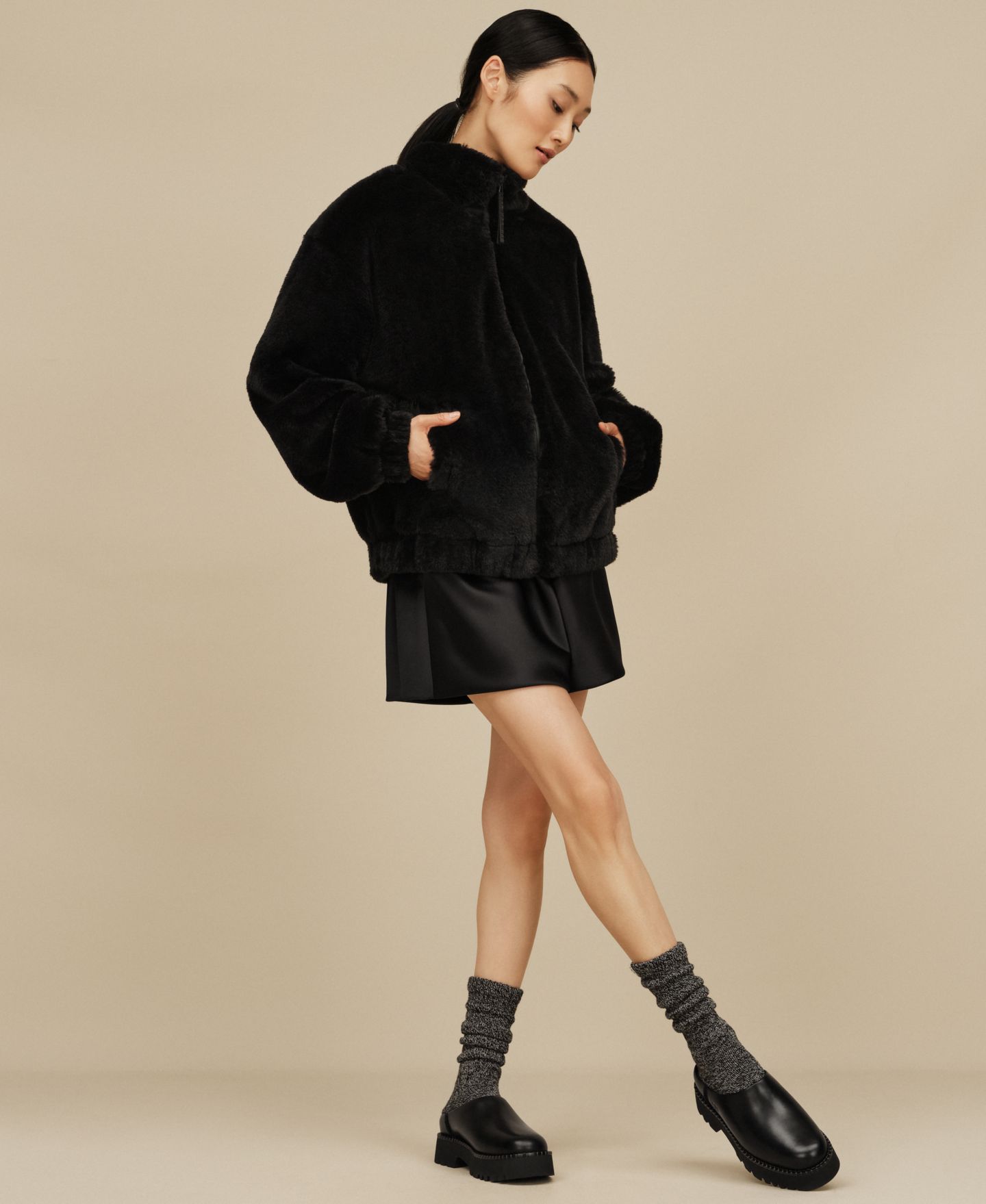Женские сабо UGG® Uptowner Slip-On Mule, цвет: Чёрный кожаный — фото 7