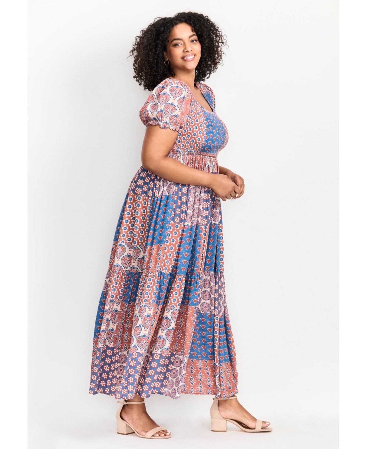 Женское платье Avenue Plus Size Sophia Shirred Bodice Maxi, цвет: Casablanca — фото 4