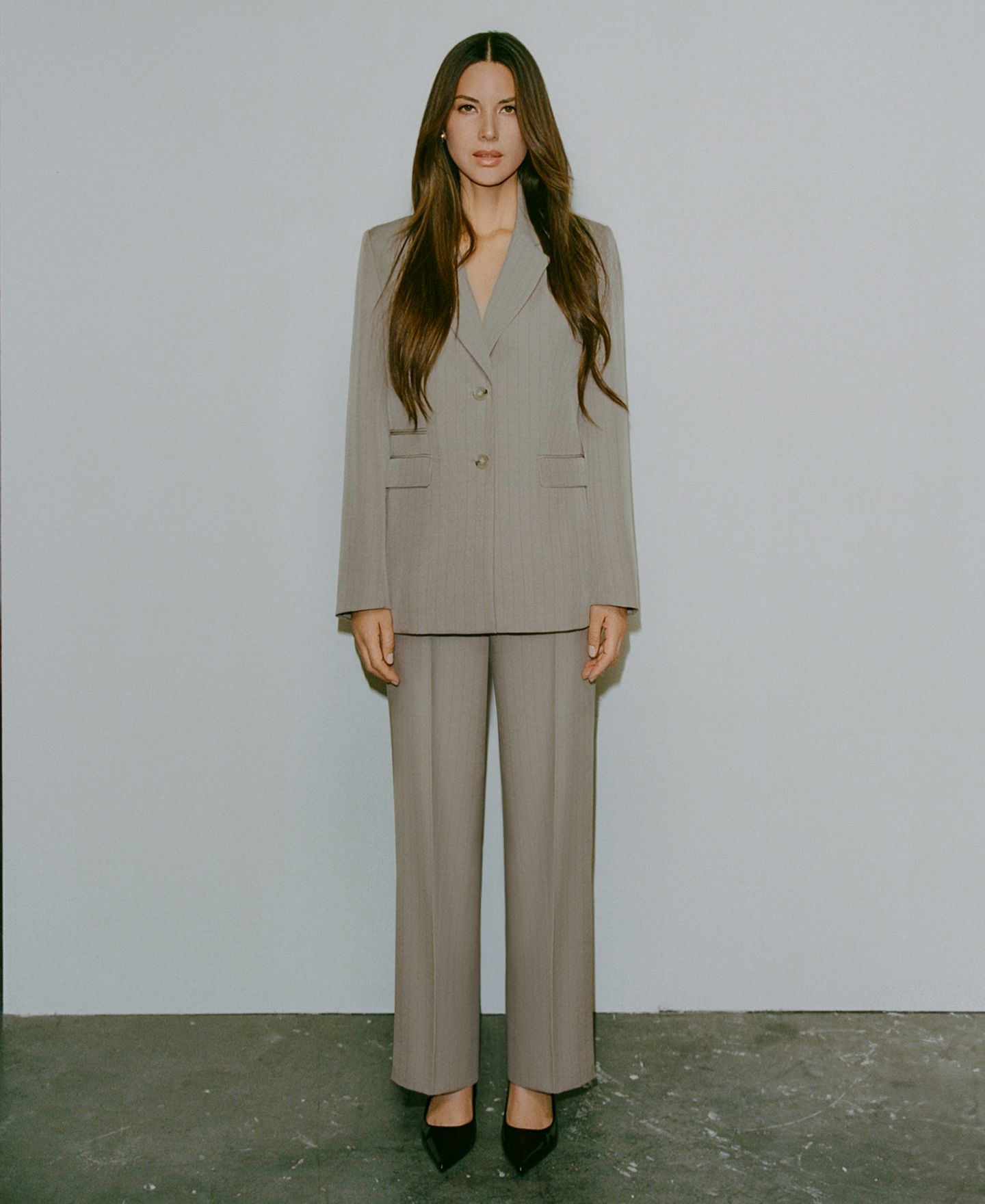 Женские комплекты Anne Klein Pinstriped Two-Button Blazer & Straight-Leg Ankle Pants, цвет: Натуральный глиняный / Чёрный, вариант 1 — фото 1