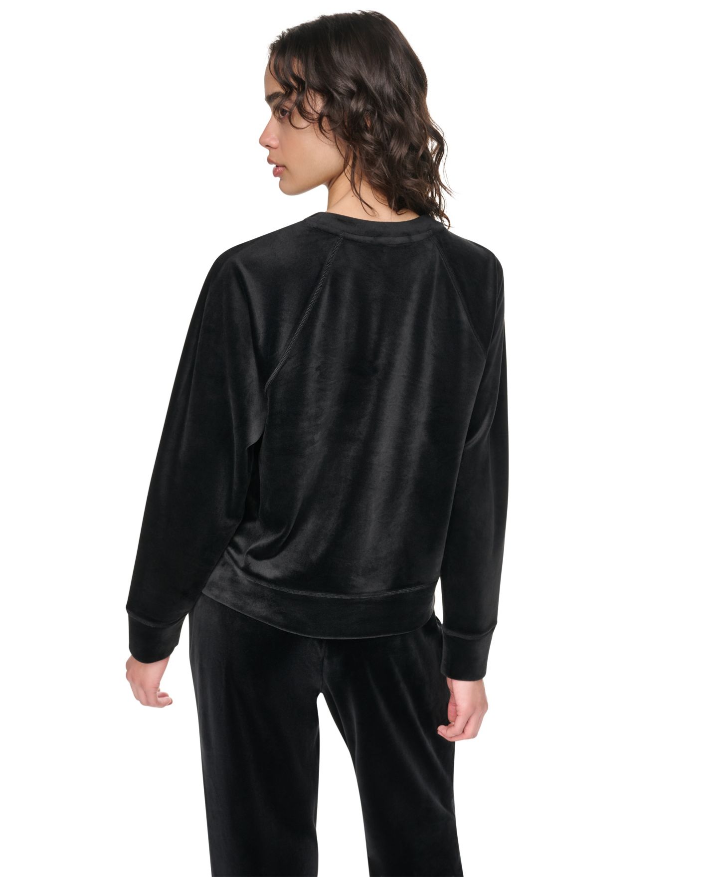 Женский свитер DKNY Sport Velour Raglan Long-Sleeve Pullover Top with Metallic Logo Satin Patch, цвет: Чёрный — фото 2