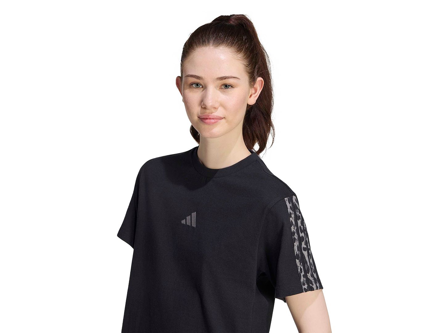 Женская футболка adidas Seasonal Essentials Crewneck, цвет: Чёрный / Разноцветный — фото 3