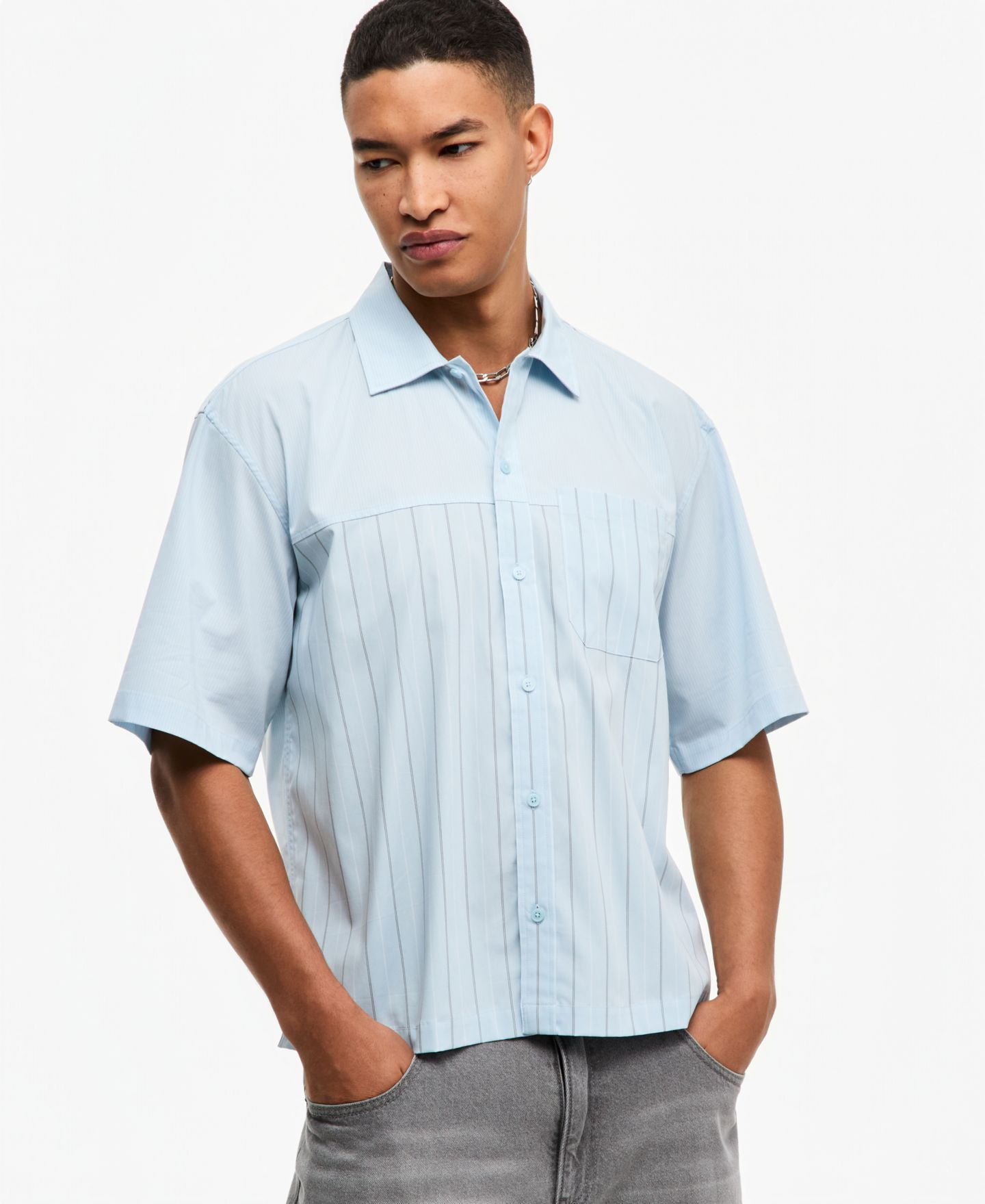 Мужская рубашка Mode of One Spliced Short-Sleeve Boxy Button-Up, цвет: Crystalline Blu — фото 1