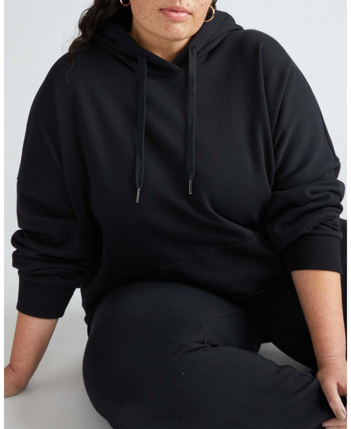 Женское худи Universal Standard Plus Size Daydream Plush Fleece-Backing Relaxed-Fit, цвет: Чёрный — фото 4