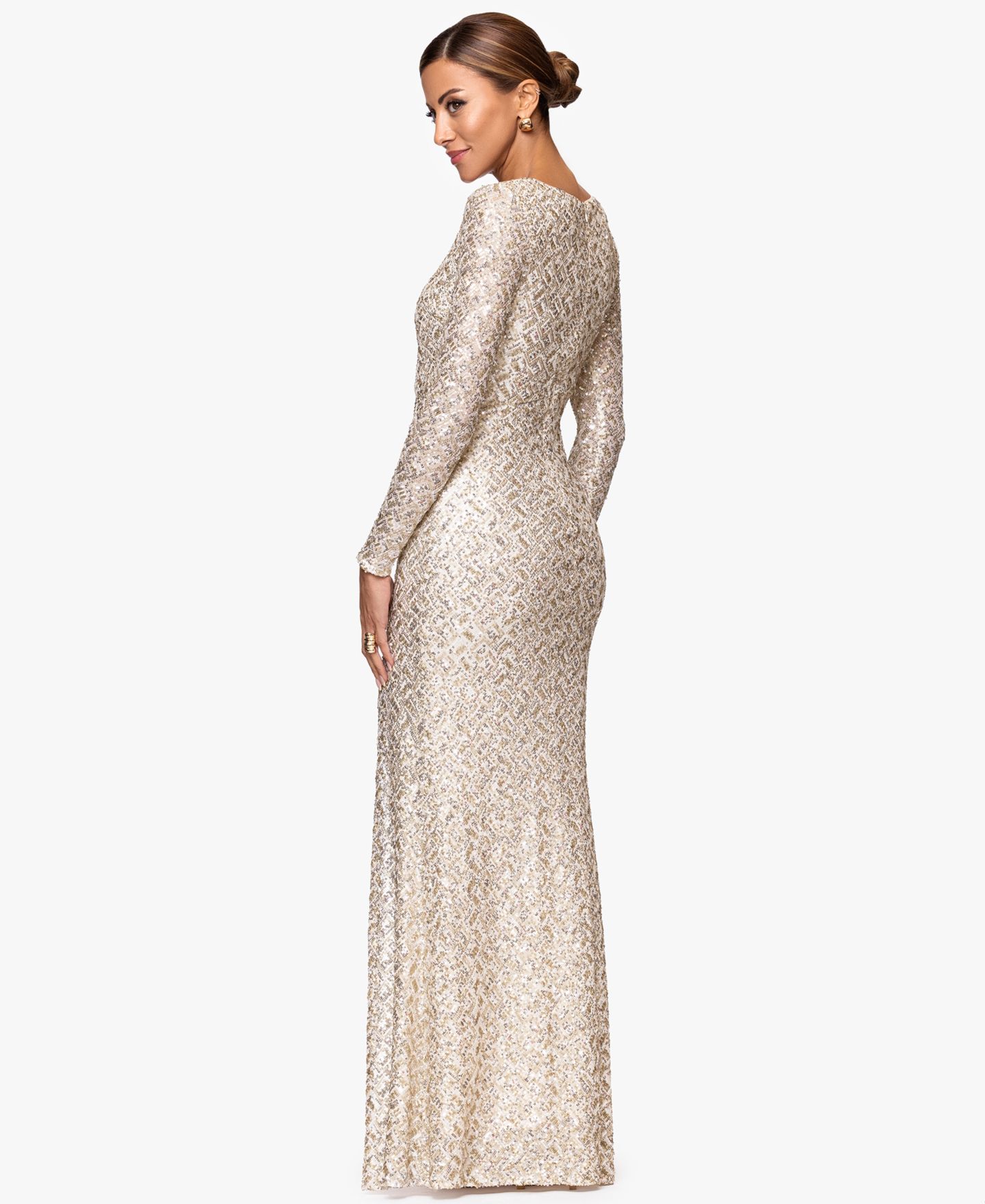 Женское платье XSCAPE Petite Allover-Sequin Boat-Neck Long-Sleeve Dress, цвет: Золотой серебряный — фото 4