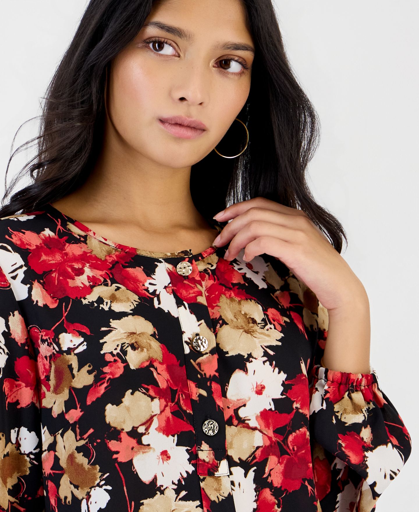 Женская блузка Anne Klein Essentials Petite Long-Sleeve Floral-Print Crewneck, цвет: Чёрный разноцветный — фото 2