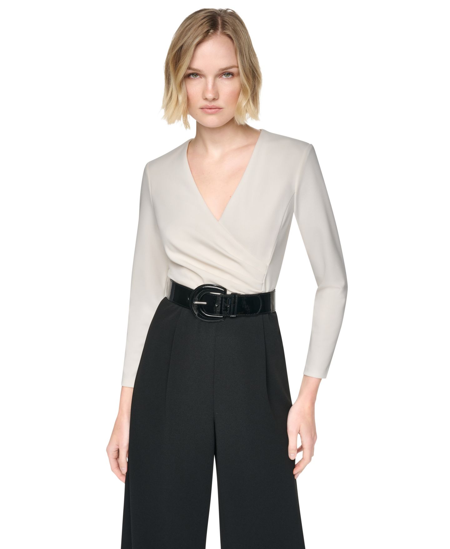 Женский комбинезон DKNY 3/4 Sleeve Wide-Leg Surplice Jumpsuit, цвет: Кокосовый / Чёрный — фото 3