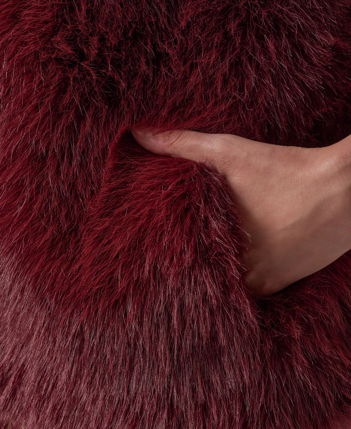Женский жилет Donna Karan New York Faux-Fur Sleeveless Vest, цвет: Чёрный вишнёвый — фото 14