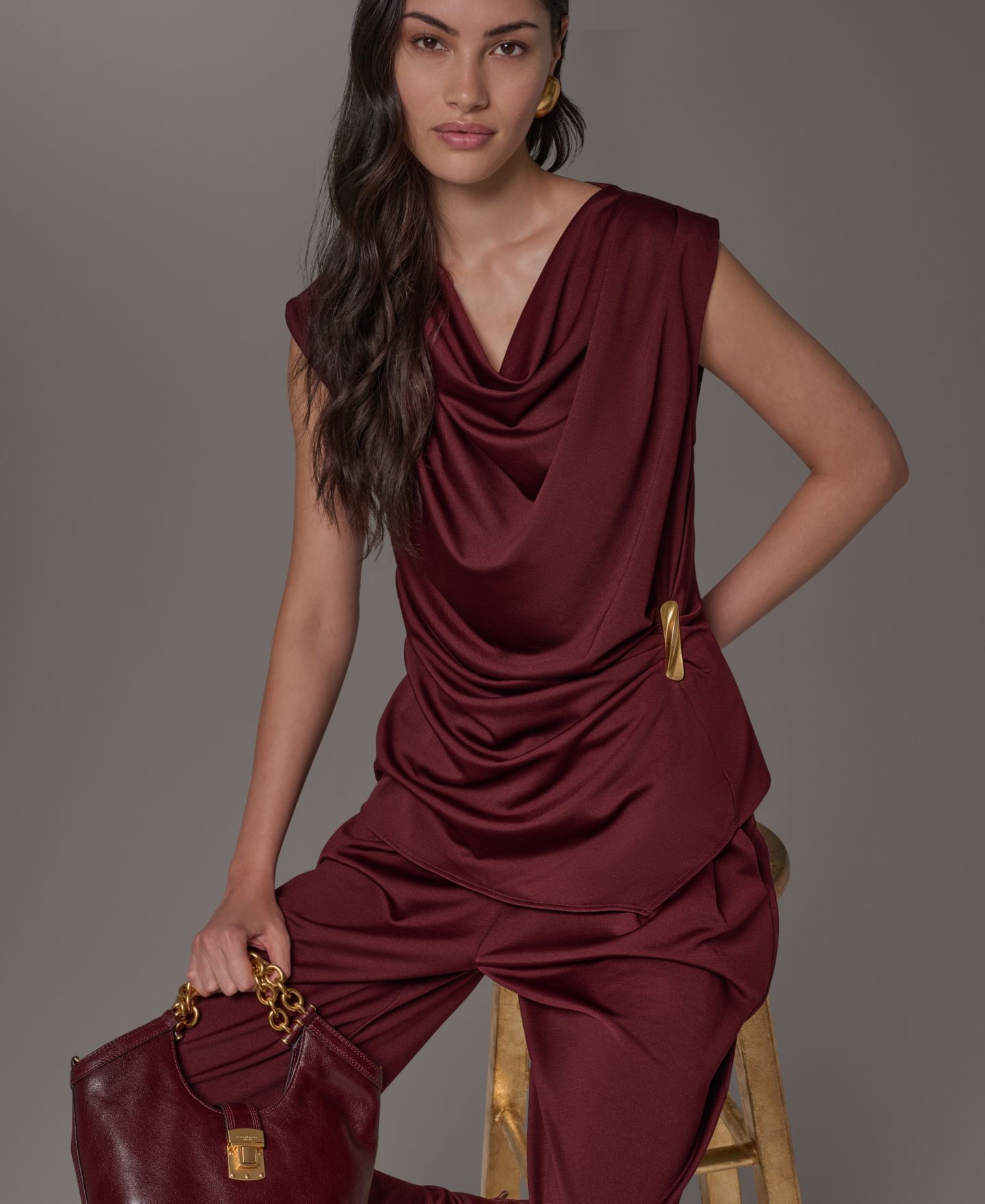 Женская блузка Donna Karan New York Cowl Neck Draped Sleeveless Blouse, цвет: Чёрный вишнёвый — фото 13