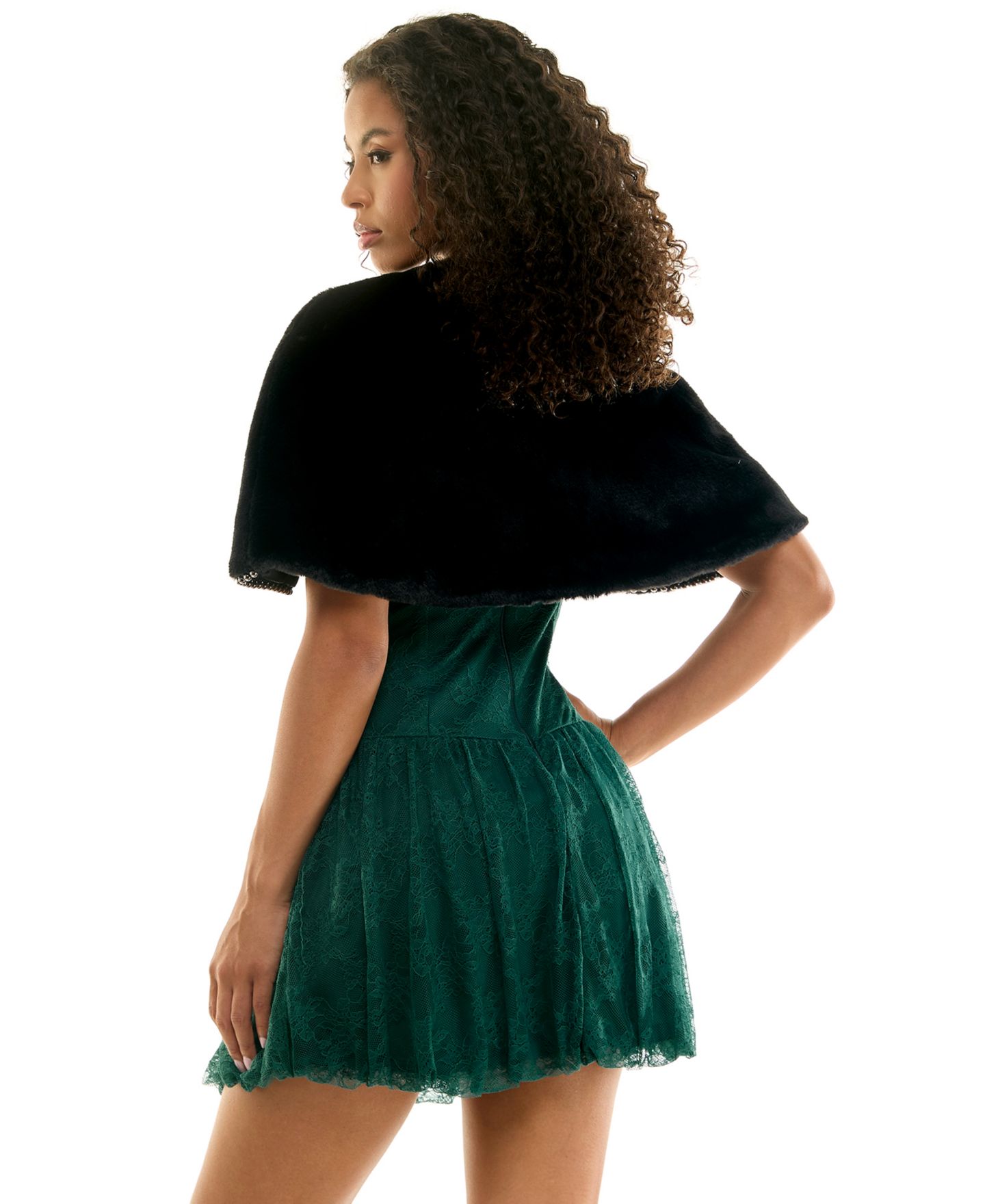 Женские куртки INVITEE Juniors' Faux Fur Beaded-Trim Cropped Capelet, цвет: Чёрный — фото 5