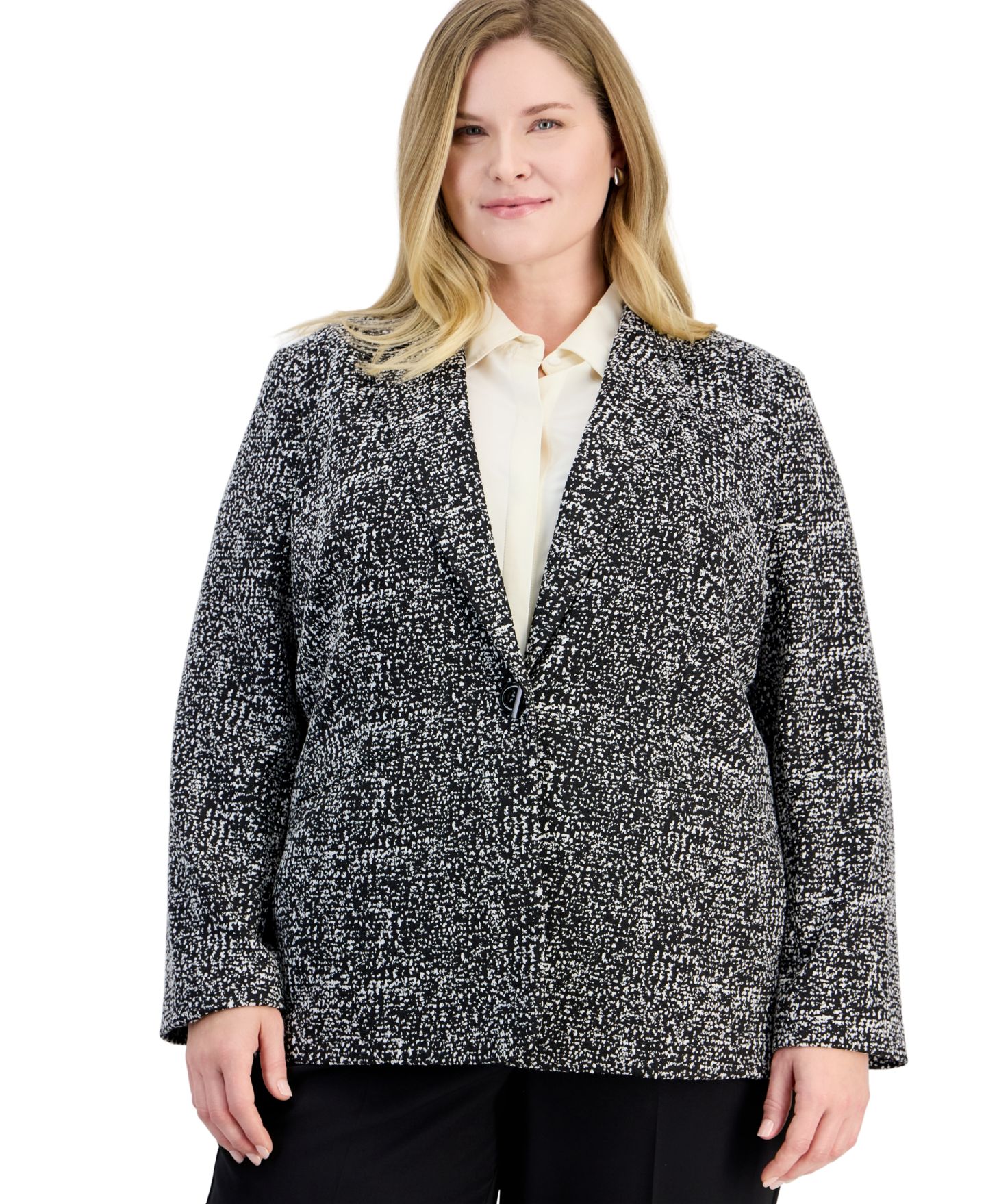 Женский пиджак Kasper Plus Size Toggle Long-Sleeve Textured-Tweed, цвет: Чёрный / Ванильный ледяной — фото 1