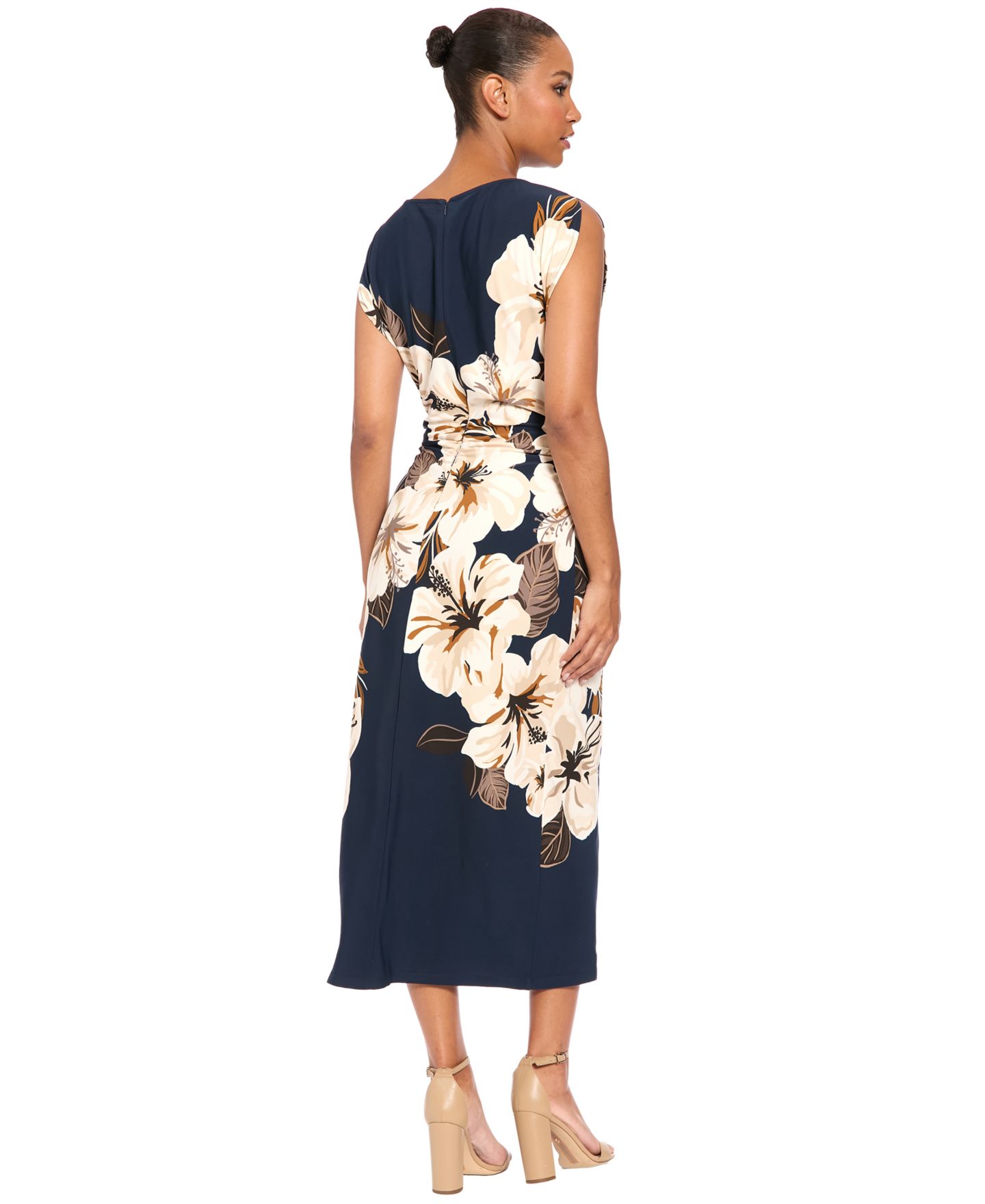 Женское платье Maggy London Margeaux Floral-Print Mock Neck Midi, цвет: Индиго / Слоновая кость — фото 3