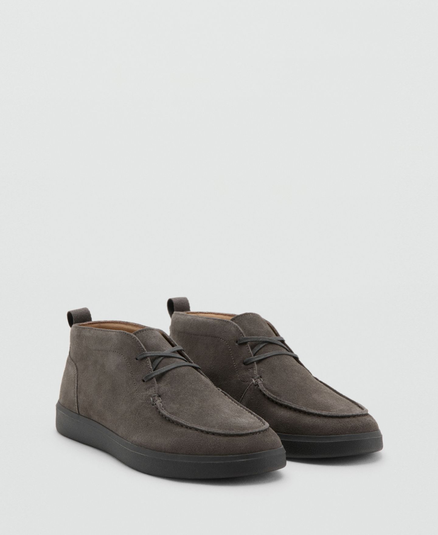 Мужские ботинки MANGO Essentials Lace-up Suede Chukka, цвет: Серый — фото 2