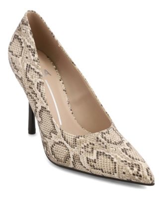 Women's Margarita Pointed Toe Pumps