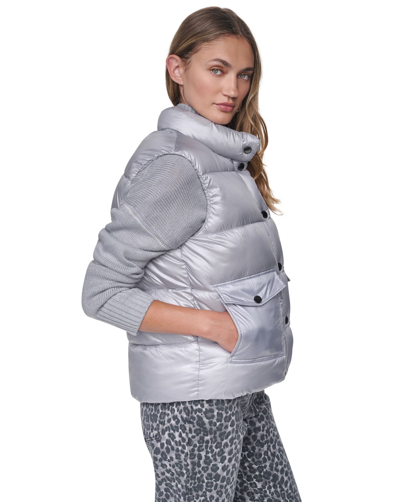 Женский жилет DKNY Jeans Mock-Neck Puffer with Logo Applique, цвет: Металлик — фото 3