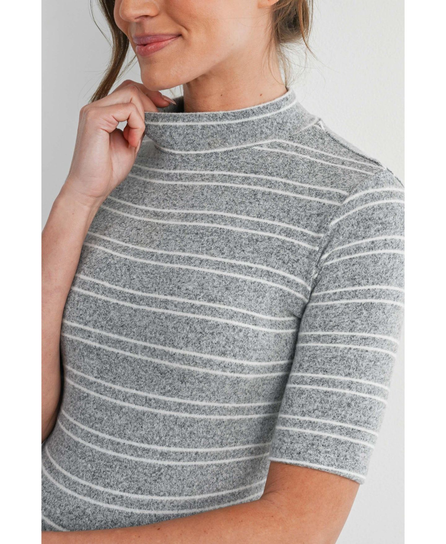Женский топ Hello Miz Maternity Mock-Neck Striped Fitted Top, цвет: Серый — фото 5