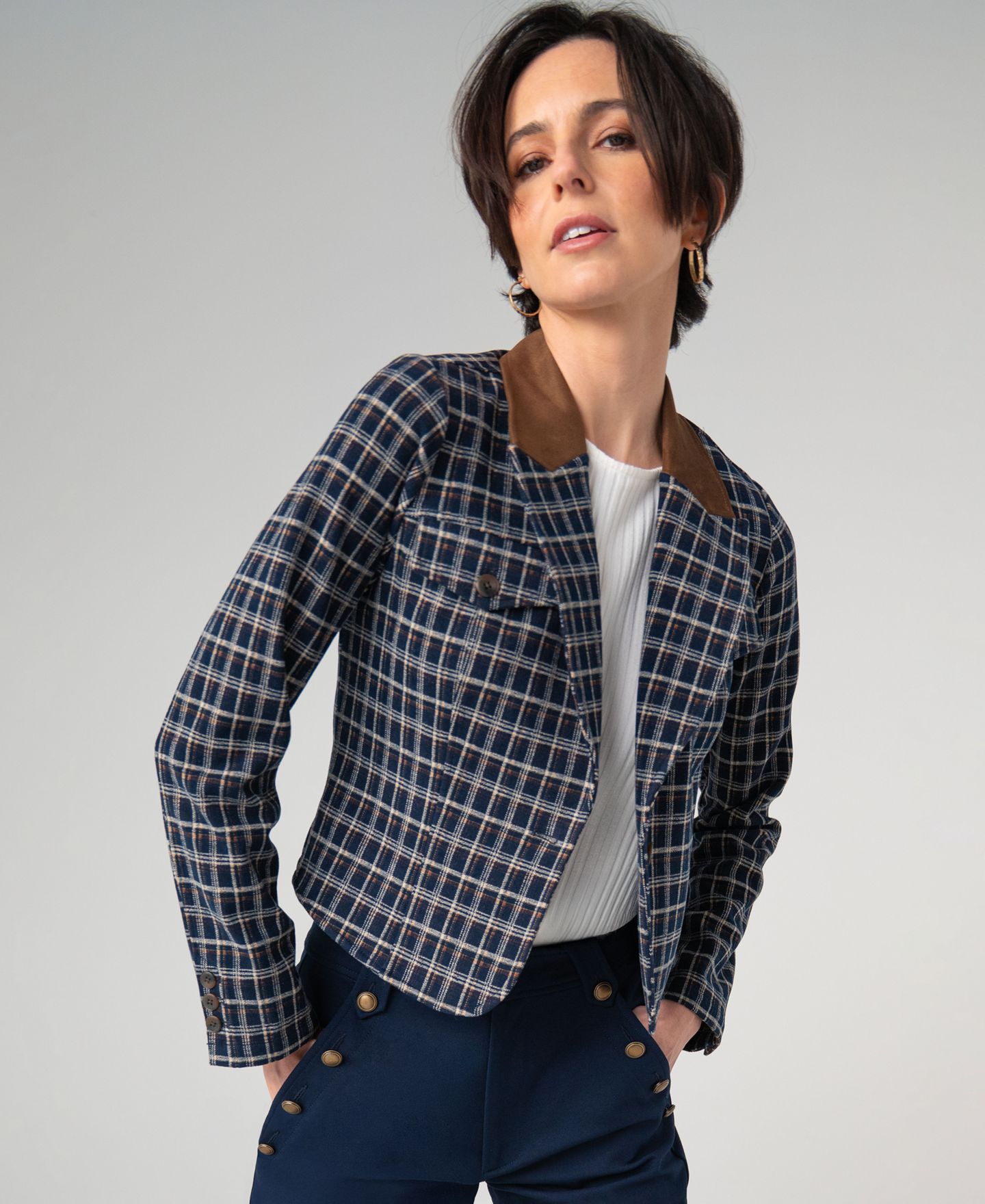 Женский пиджак Liverpool Los Angeles Stretch Plaid Unlined Cropped Blazer, цвет: Тёмно-синий разноцветный — фото 2