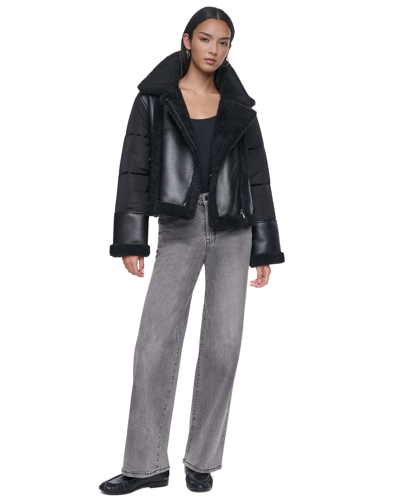 Женская короткая куртка DKNY из искусственной овчины с рукавами-фонариками, цвет: Чёрный — фото 2
