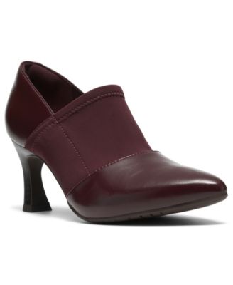 Women's Tammitha Sleek Pointed-Toe Leather Pumps