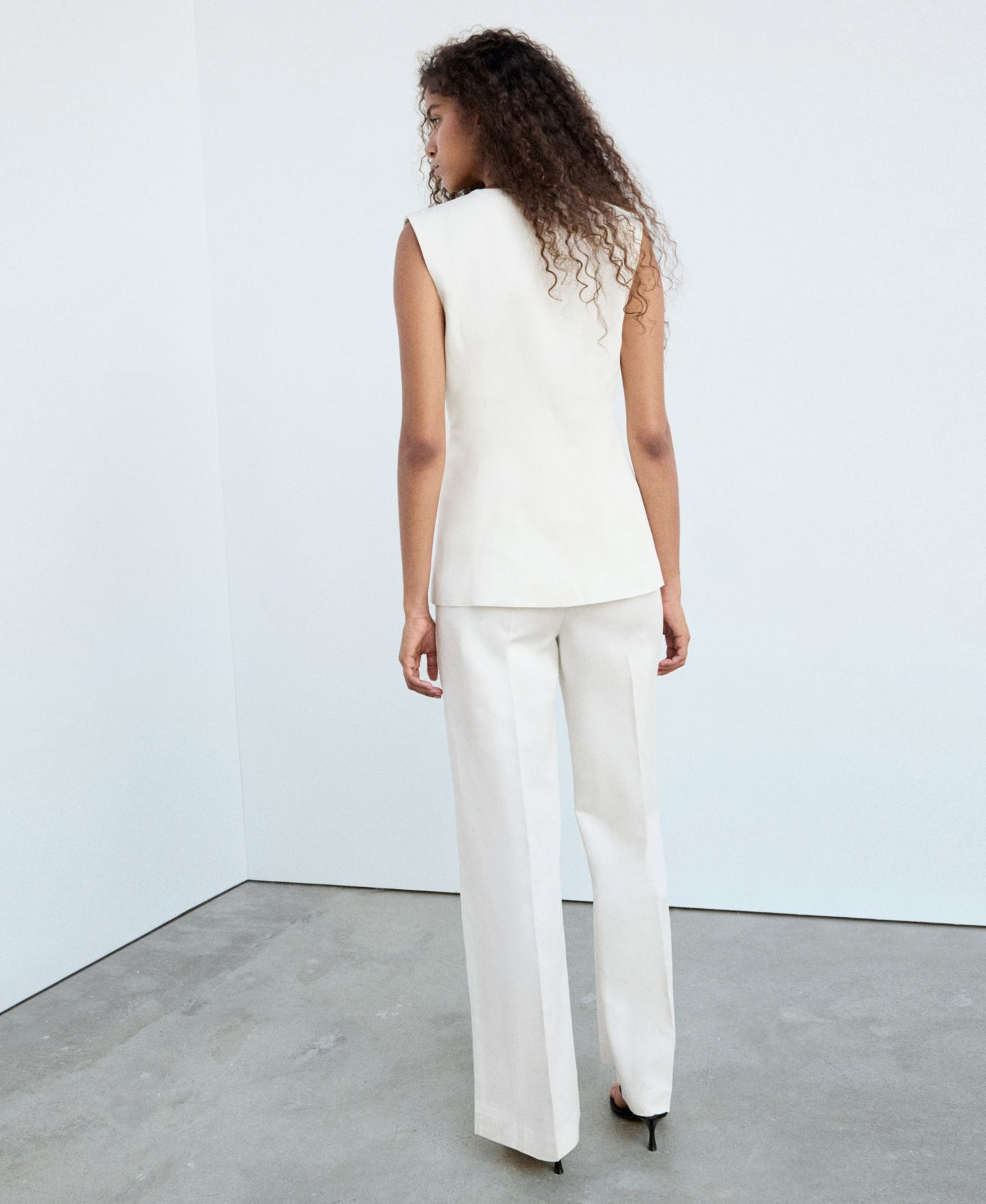 Женский комбинезон MANGO Linen-Blend Wide-Leg Sleeveless Jumpsuit, цвет: Молочный белый — фото 5