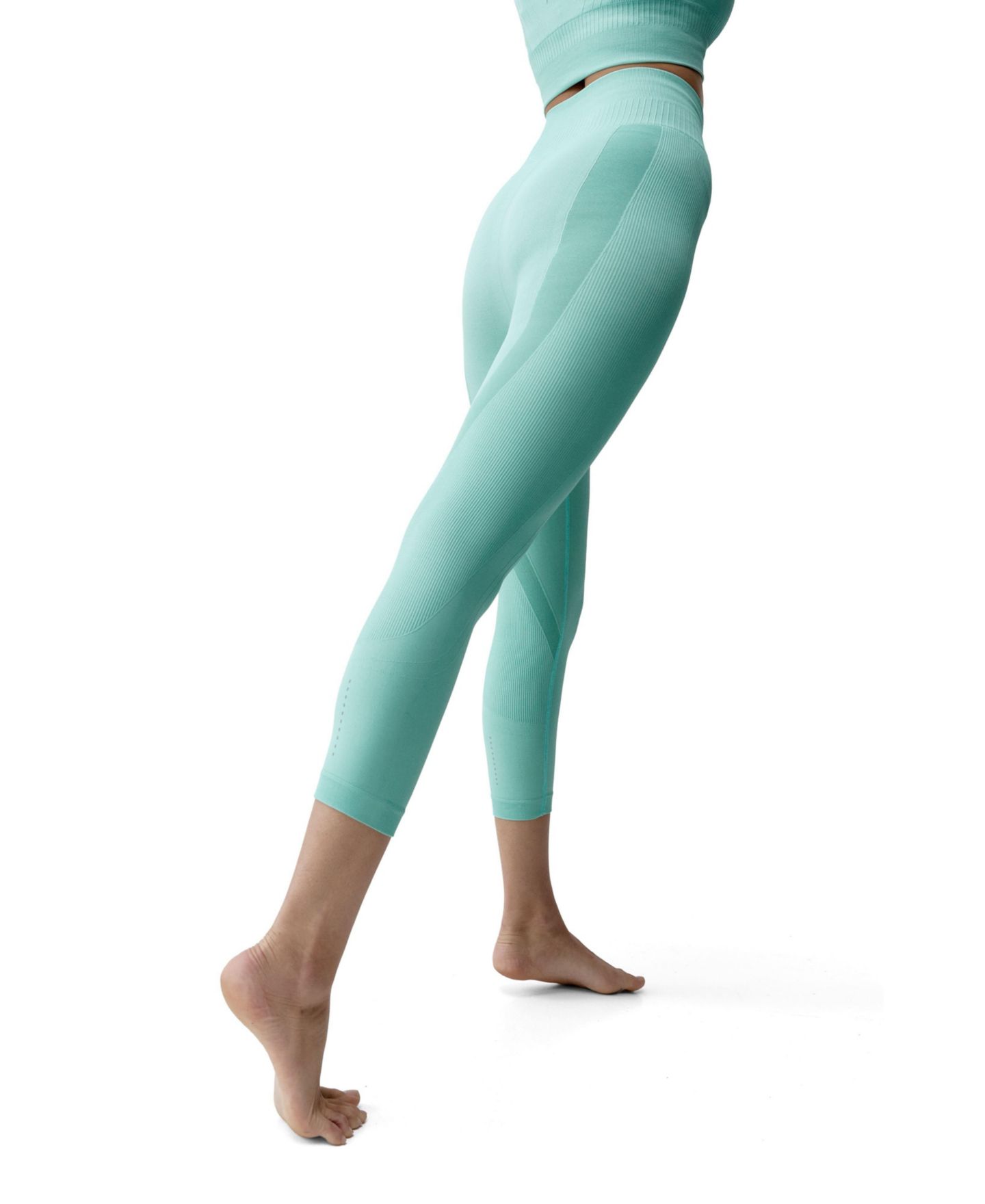 Женские леггинсы Born Living Yoga Eris Seamless High-Waisted Capri, цвет: Синий — фото 4