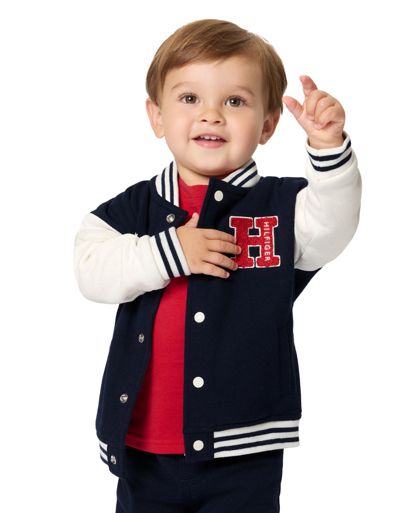 Комплекты Tommy Hilfiger Fleece Varsity Jacket, T-Shirt and Jogger Pants, 3-Piece Set для мальчиков-малышей, цвет: Тёмно-синий / Красный — фото 2