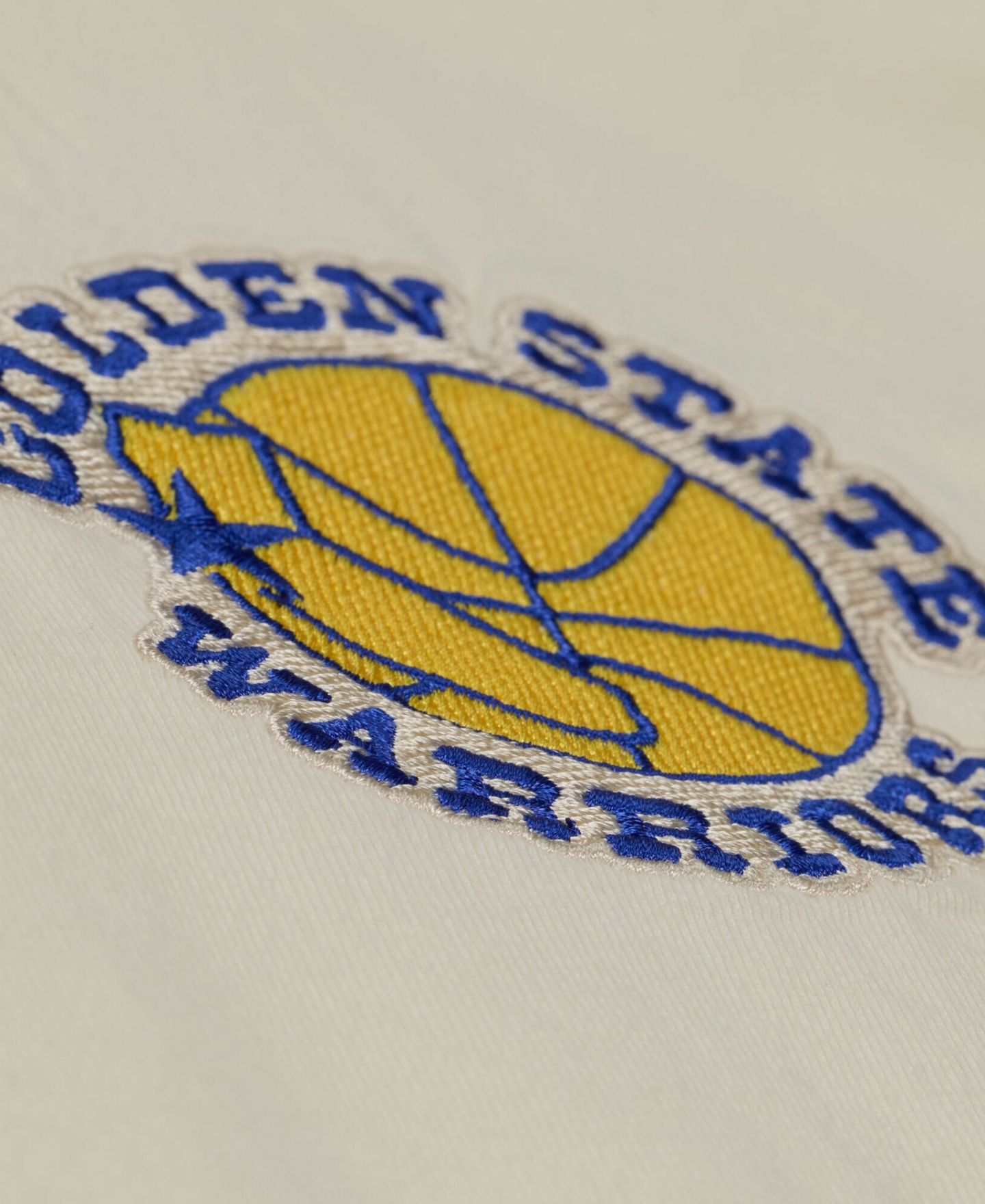 Мужская футболка Mitchell & Ness Oatmeal Golden State Warriors Heritage Hues Oversized — фото 3