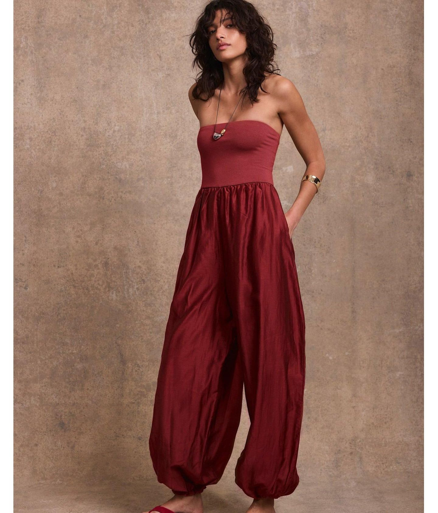 Женский комбинезон Mint Velvet Bandeau Balloon Pull-On Jumpsuit, цвет: Бордовый — фото 6