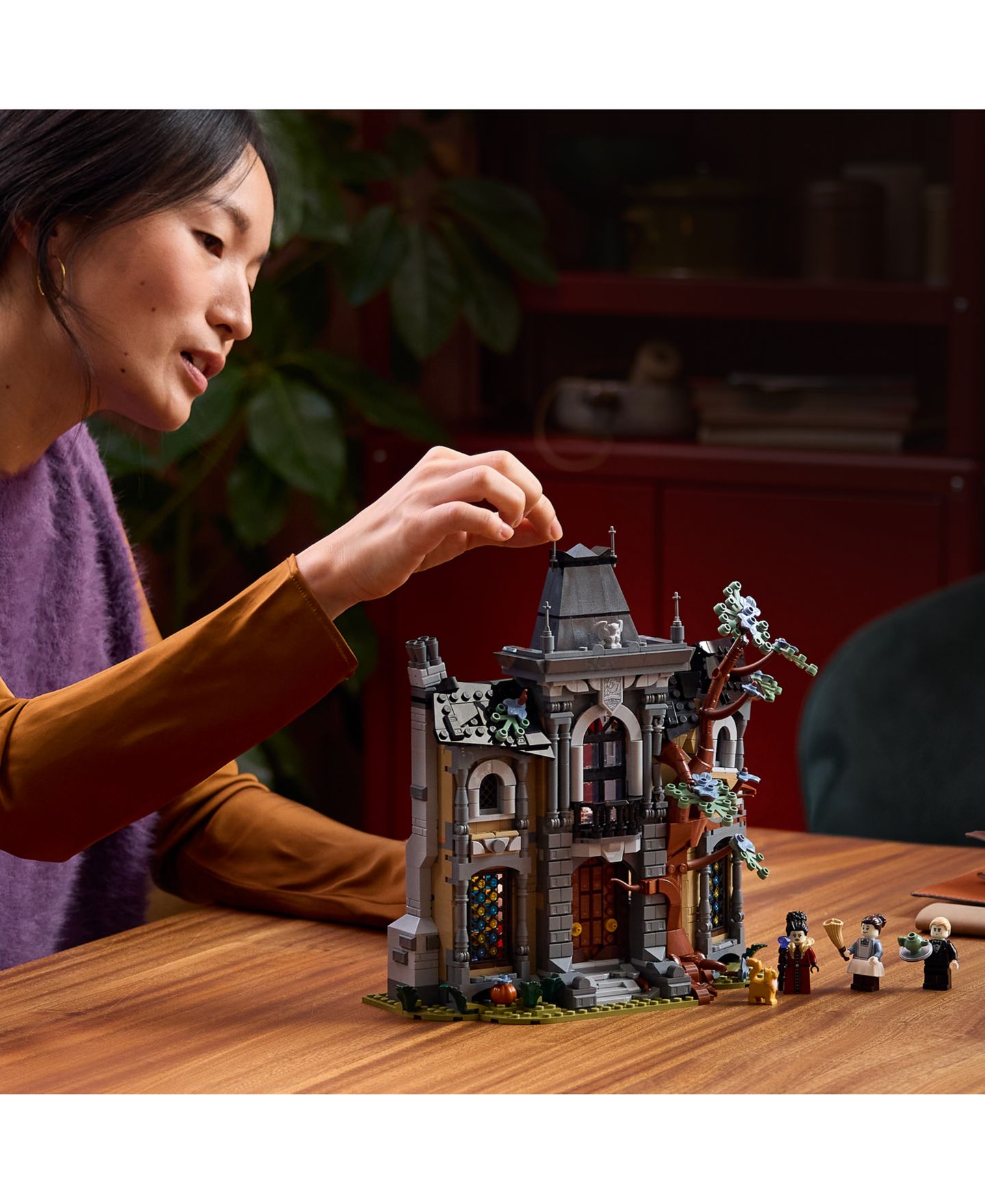 Детский конструктор LEGO® Midnight Valley Mayor Manor 11383 1,420-Piece Building Set, Ages 18+ — фото 6