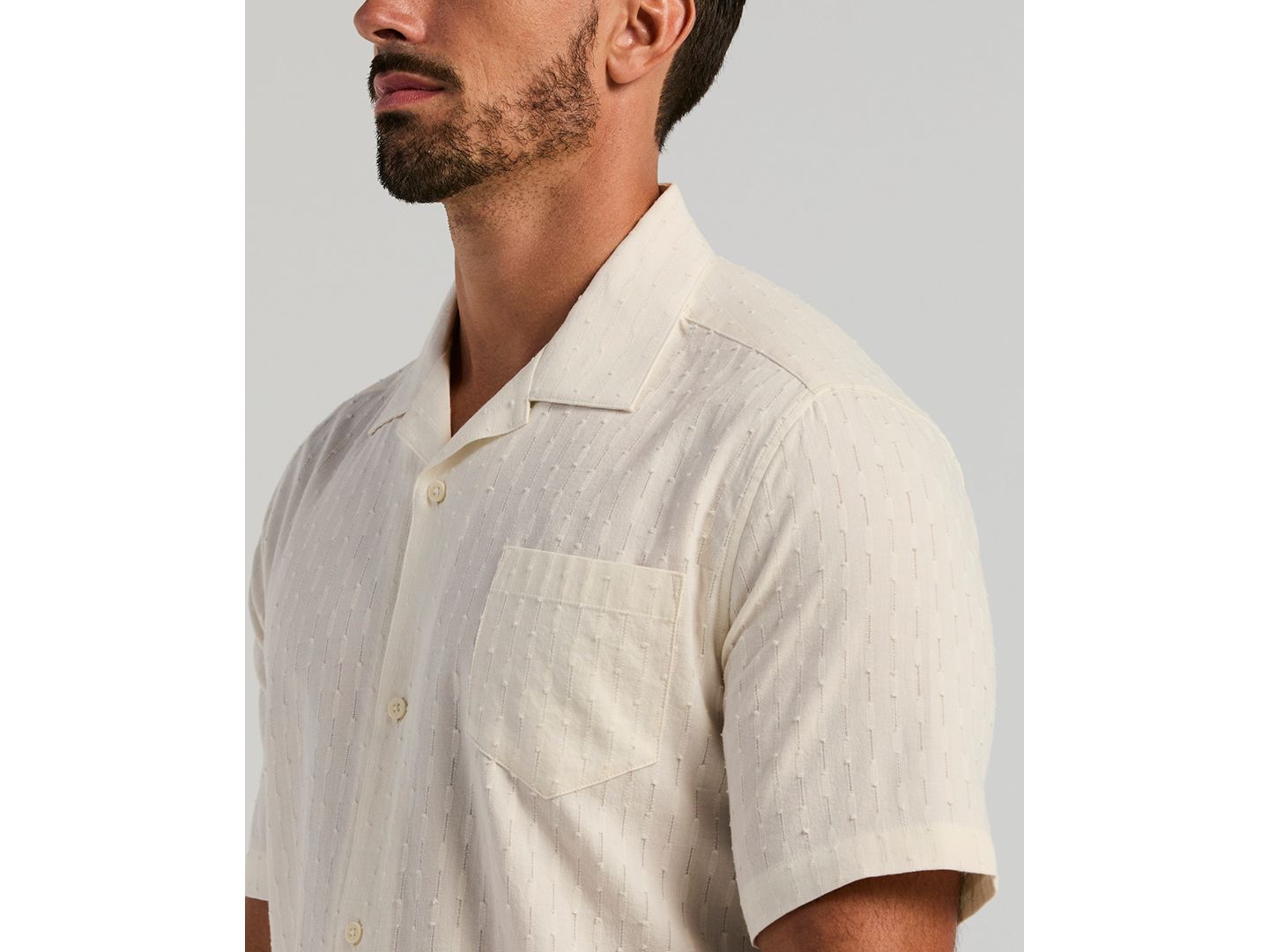 Мужская рубашка Cubavera Allover Dobby Classic-Fit Camp-Collar Short-Sleeve, цвет: Egret — фото 4