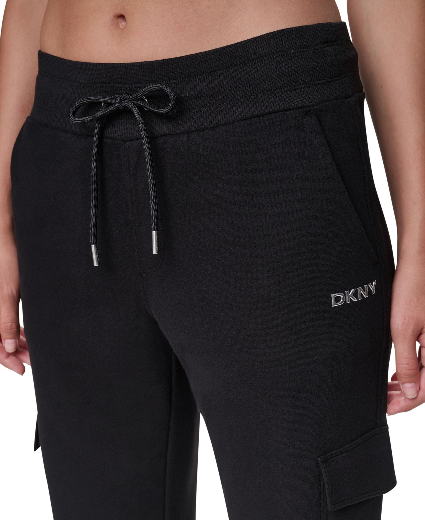 Женские брюки-карго DKNY Sport зауженные со средней посадкой и металлизированным логотипом, цвет: Чёрный — фото 4