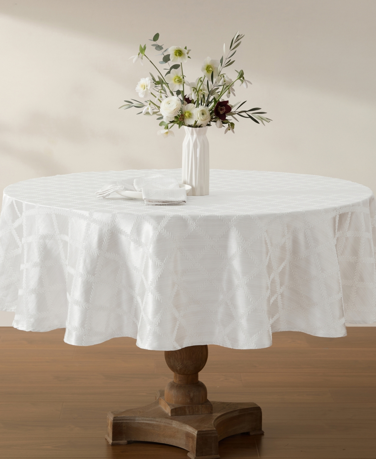 Lenox Laurel Leaf Oval White Tablecloth 70 x 104