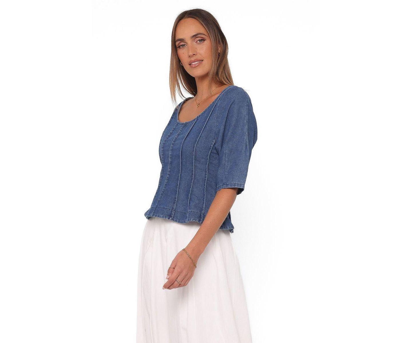 Женский топ Petal and Pup Saylor Denim Peplum Scoop Neck, цвет: Синяя средняя варка — фото 3