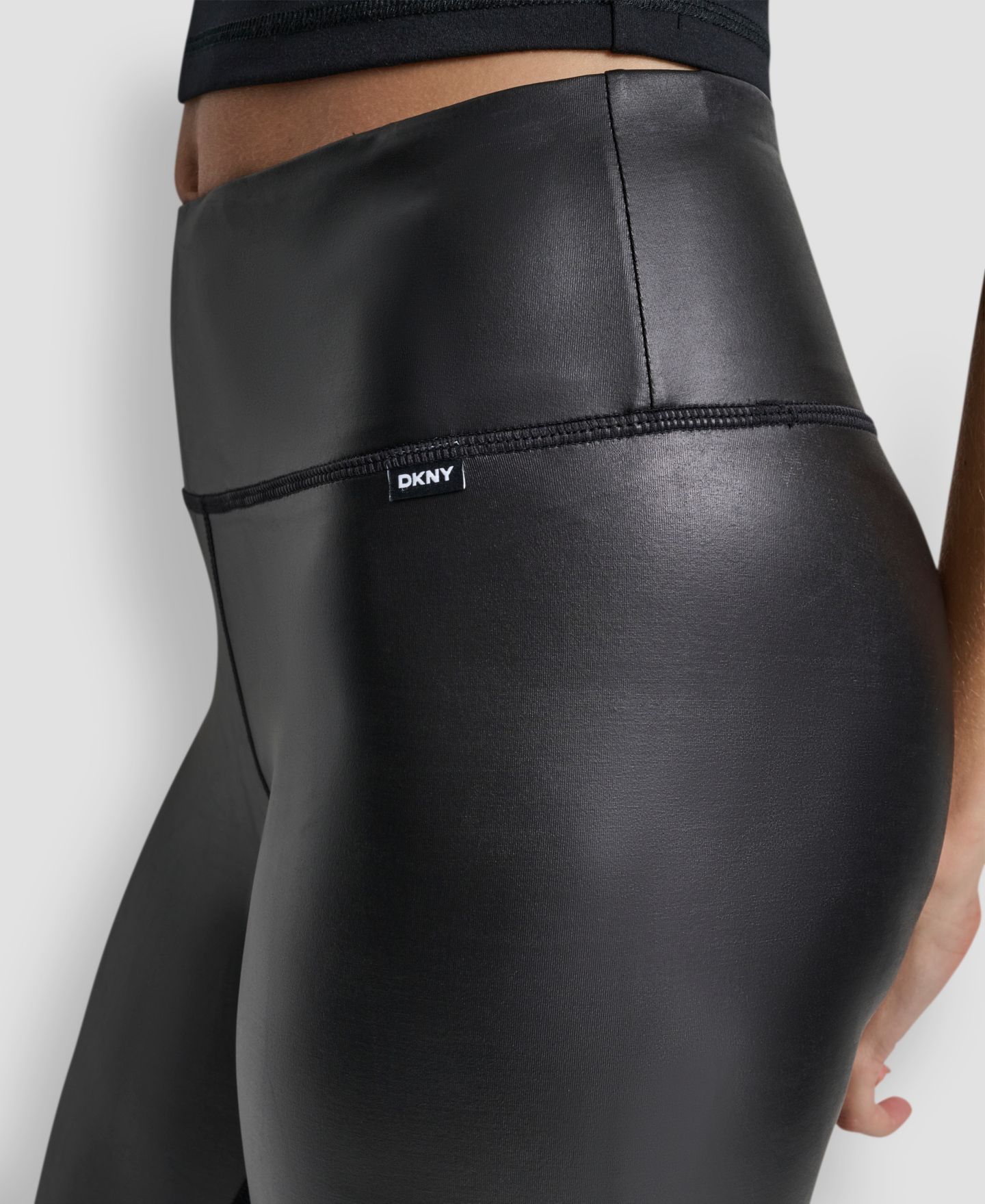 Женские леггинсы DKNY Sport Athleather High-Waist 7/8-Length Faux Leather, цвет: Чёрный — фото 4