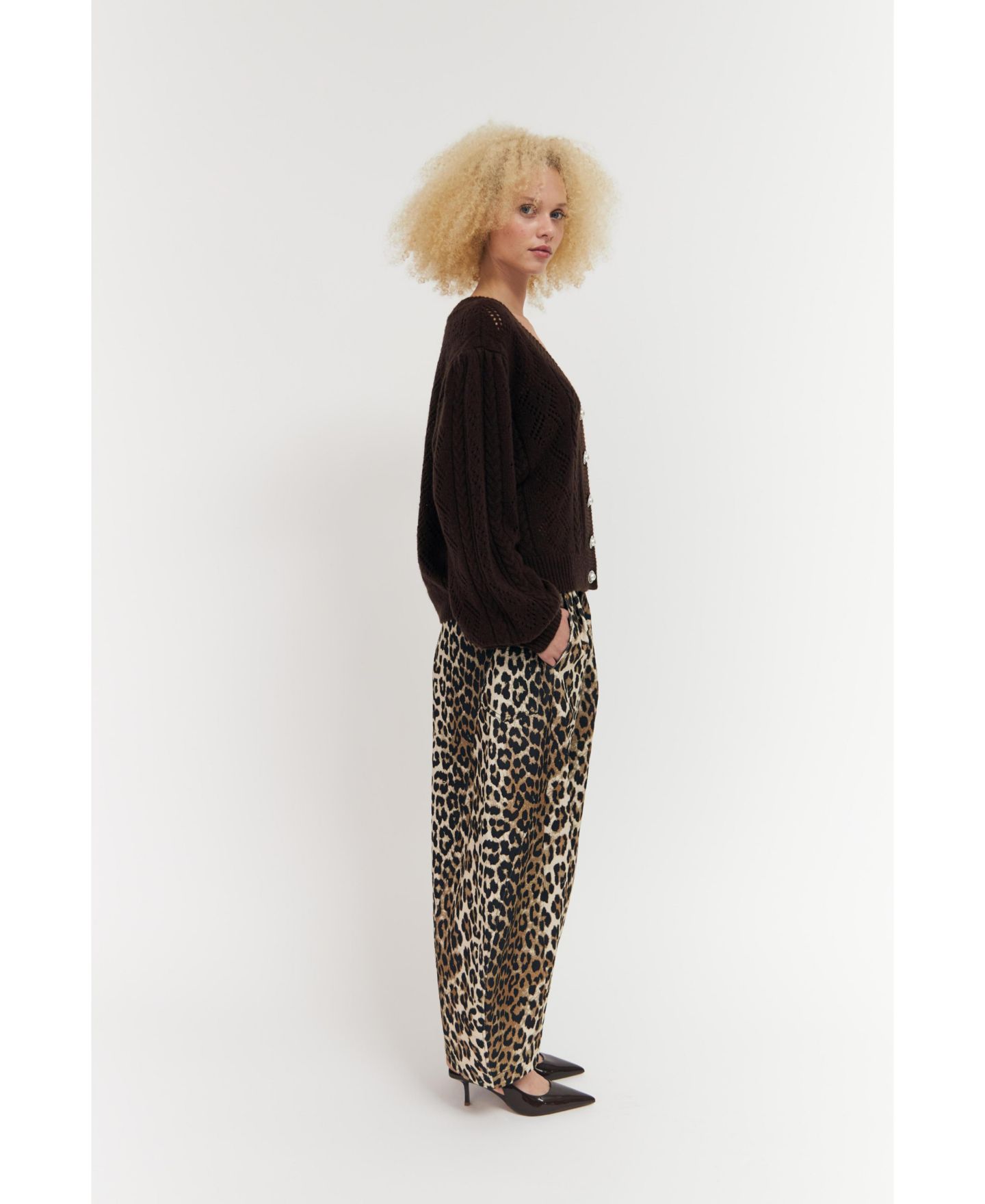 Женские брюки CRAS Leopard-Print High-Rise Barrel Fit — фото 7