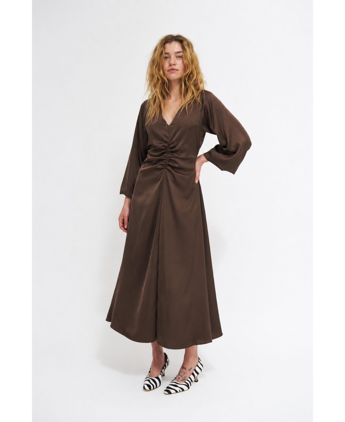 Женское платье CRAS Wrenlee Satin A-Line V-Neck Midi — фото 1