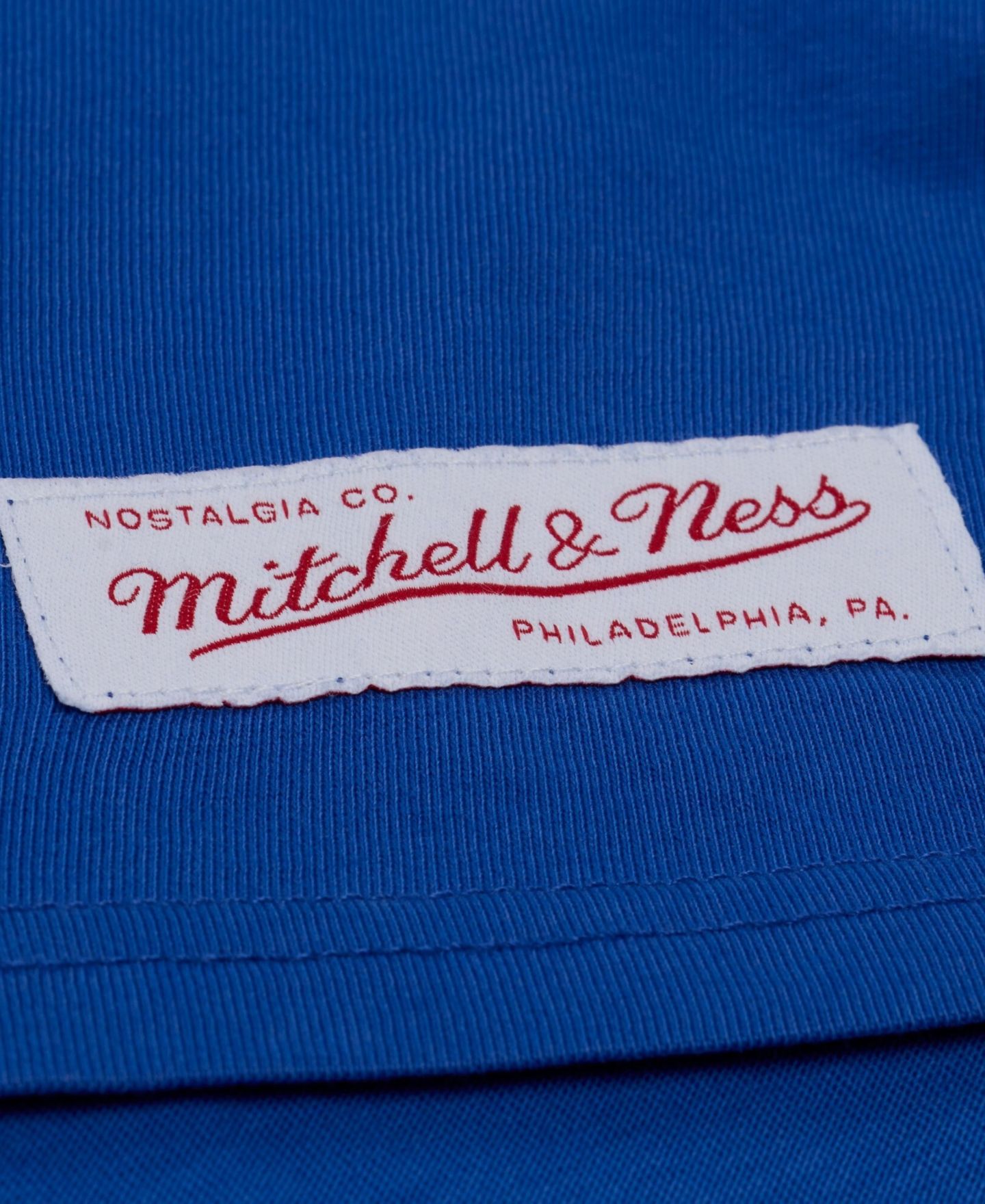 Женская футболка Mitchell & Ness Royal Buffalo Bills Core Essentials Micro Logo Boxy Crop — фото 3