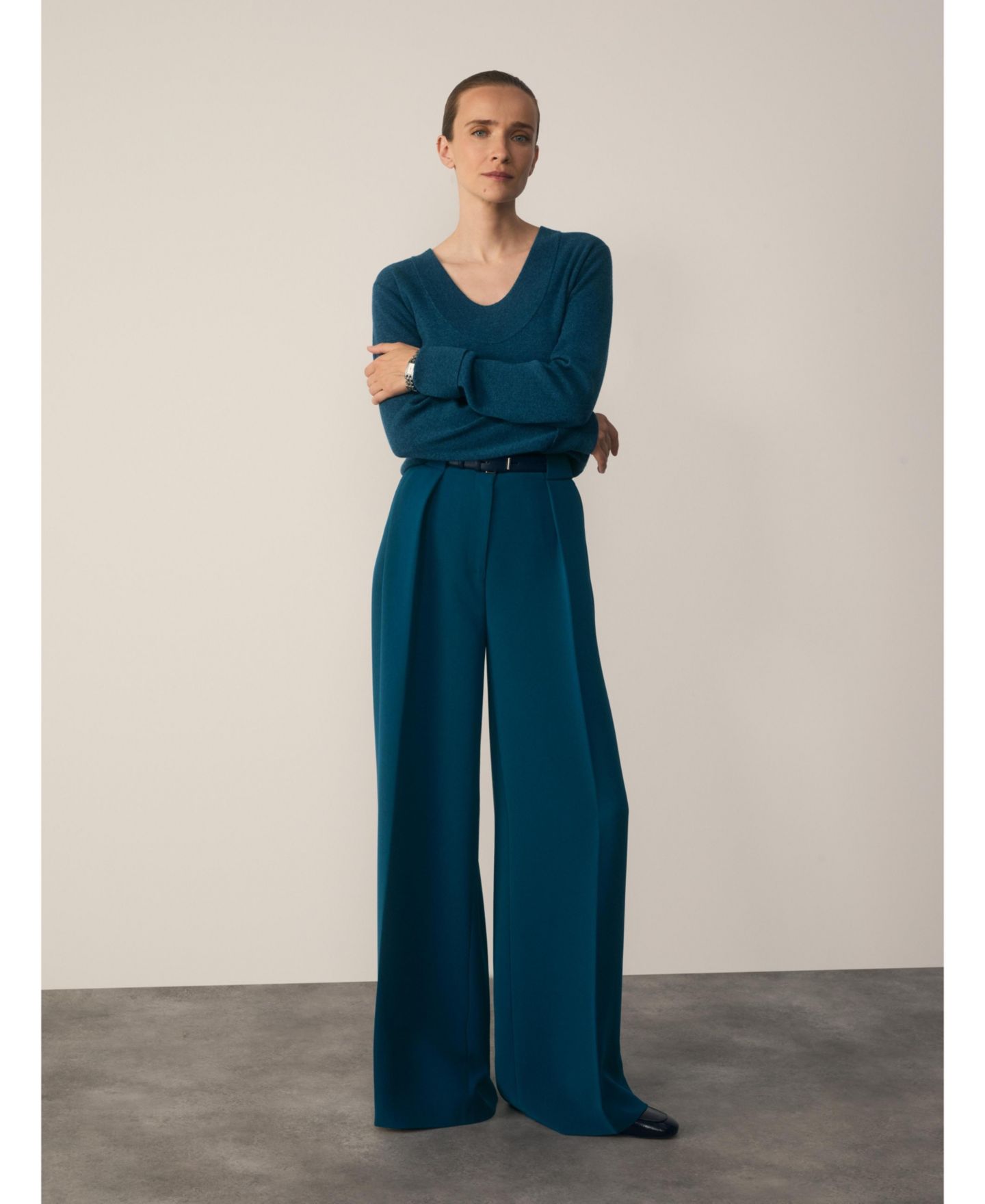 Женский свитер The Fold Bellori Cashmere Long-Sleeve Scoop Neck, цвет: Синий — фото 2